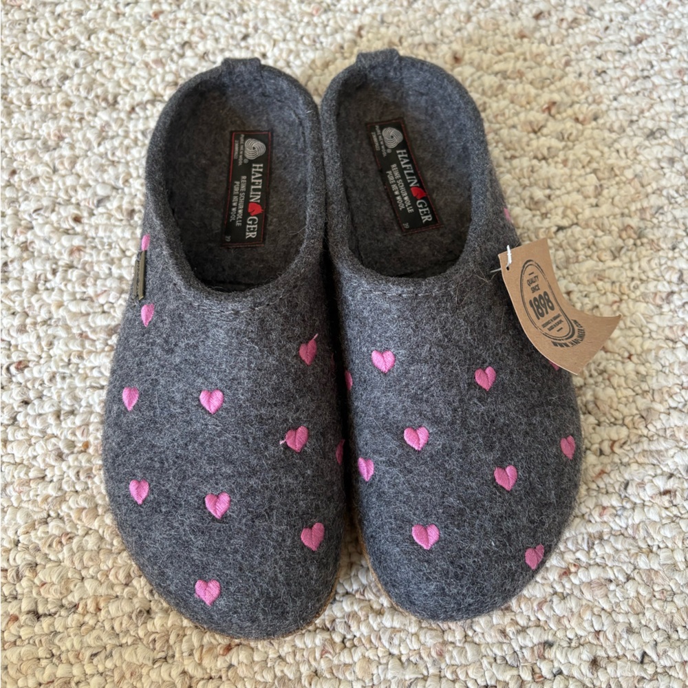 NEW HAFLINGER GRIZZLY CUORICINI Size 39 EU Gray With Hearts